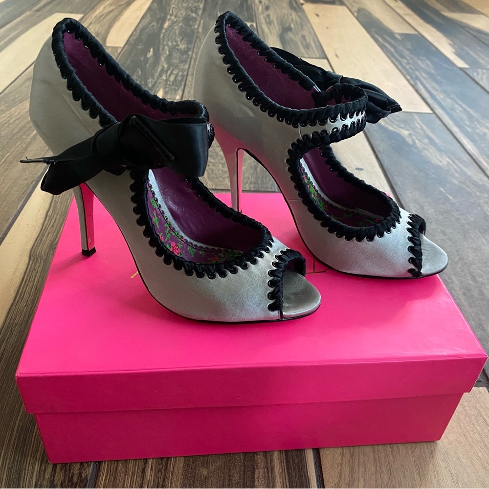 Betsy Johnson Peekaboo High Heel. Size 7